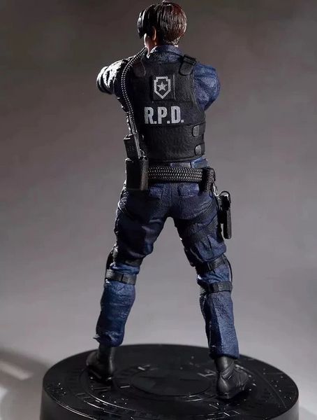 Фігурка Леон Скотт Кеннеді Обитель зла Resident Evil Leon S. Kennedy 32см CH RE LK 32 2792107186 фото