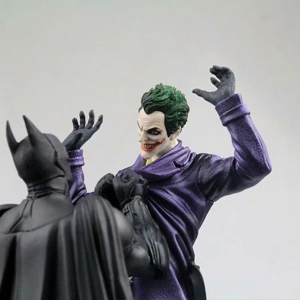 Фігурка ДС Бетмен DC Batman З джокером 28 см CH DC B 28 CH DC B 28 фото