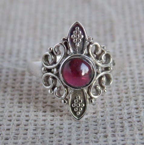 Серебряное кольцо с гранатом 17.5 размера . Кольцо с альмандином R3402066-13 фото