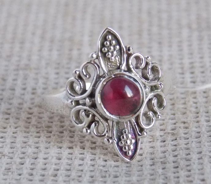 Серебряное кольцо с гранатом 17.5 размера . Кольцо с альмандином R3402066-13 фото
