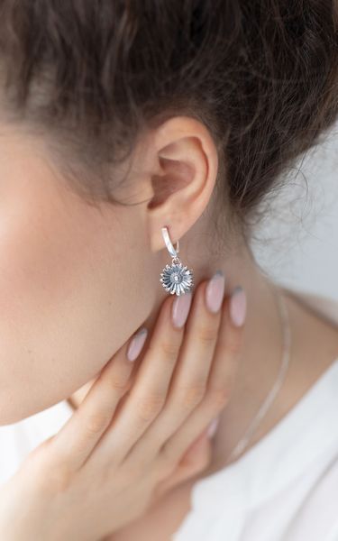 Сережки з підвісками Ромашка срібні 925 Флора 109-11504S-5102s фото