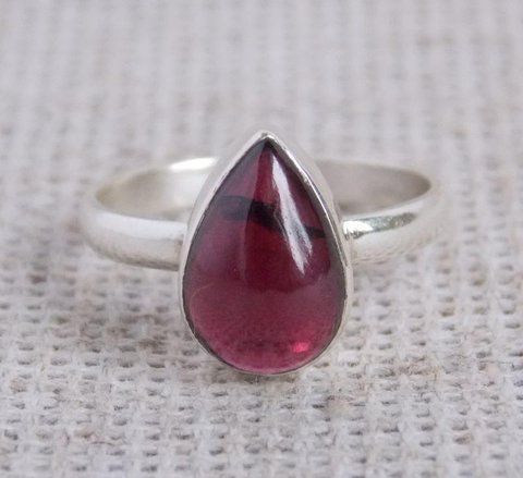 Серебряное кольцо с гранатом 17 размера R3400451-196 фото