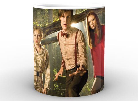 Кружка GeekLand белая Доктор Кто Doctor Who Доктор кто на фоне леса DW.02.026 1757920444 фото