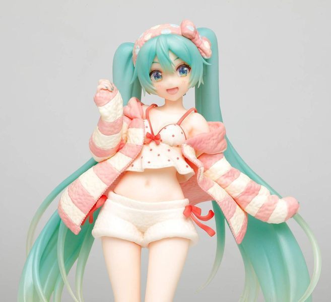Фигурка Taito Hatsune Miku Costumes room wear ver Хацунэ Мику 18 см T HM CRWv 2825776034 фото