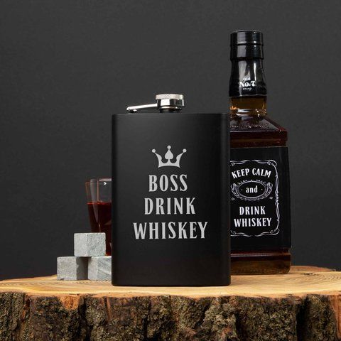 Фляга "Boss drink whiskey", английский, Деревянная подарочная коробка с гравировкой 2603883317 фото