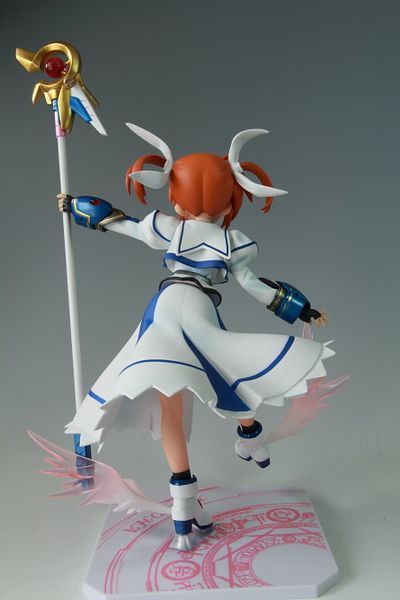 Фигурка Banpresto Лиричная волшебница Наноха Наноха Такамачи Nanoha Takamchi 21 см WST MSLN NT WST MSLN NT фото