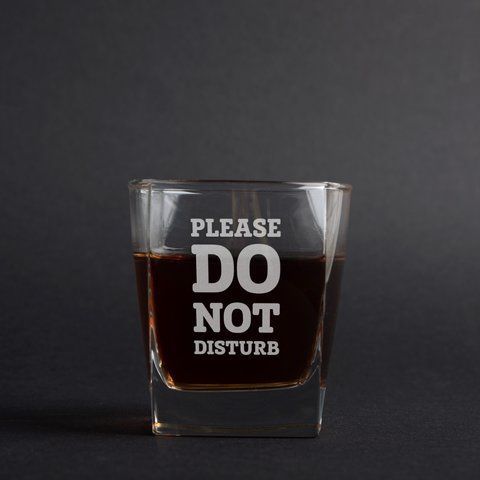 Стакан для віскі "Please do not disturb", англійський, Дерев'яна подарункова коробка з гравіюванням 2603810693 фото