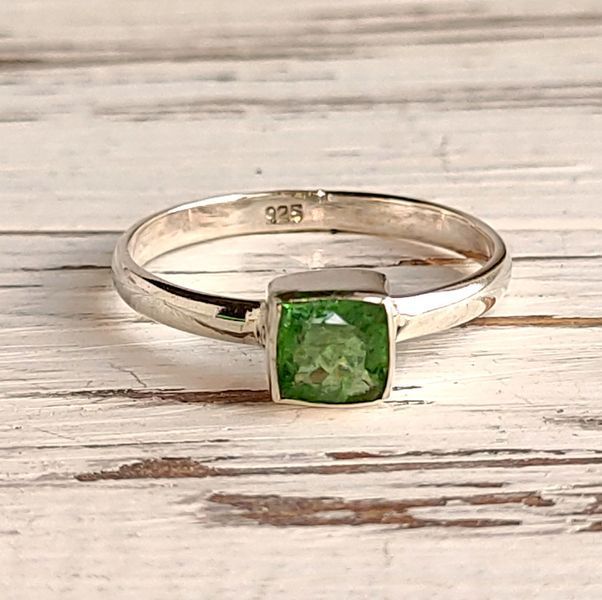 Серебряное кольцо с цаворитом 17.5 размера 2678710066 фото