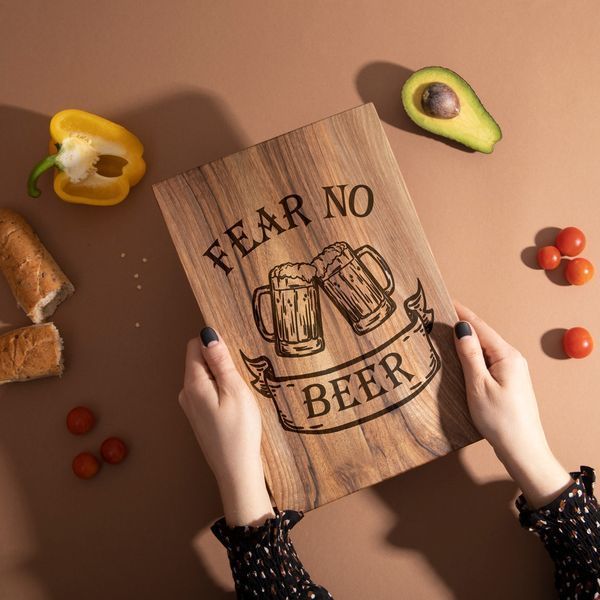 Дошка обробна S "Fear no beer" з горіха, англійська BD-wd-71 фото