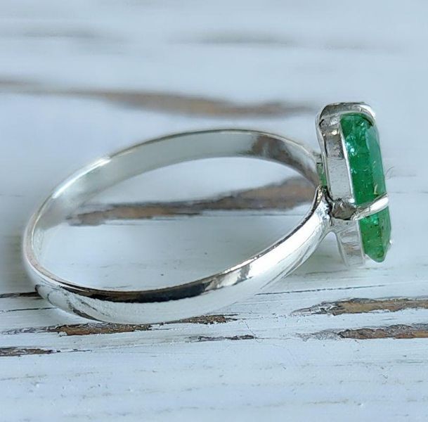 Серебряное кольцо с изумрудом 18 размер R1002400-20-8 фото