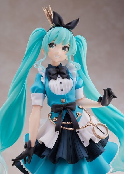 Фигурка Taito Vocaloid Hatsune Miku Alice Вокалоид Хацунэ Мику Алиса 18 см T V HM A 18 T V HM A 18 фото