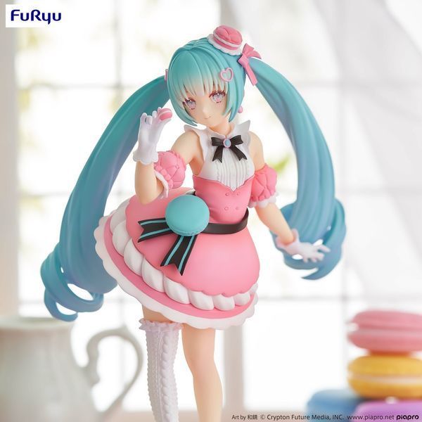 Фигурка FuRyu Sweet Sweets&nbsp;Мику Хацунэ Hatsune Miku&nbsp;Macaron 23 см FR SS HM FR SS HM фото
