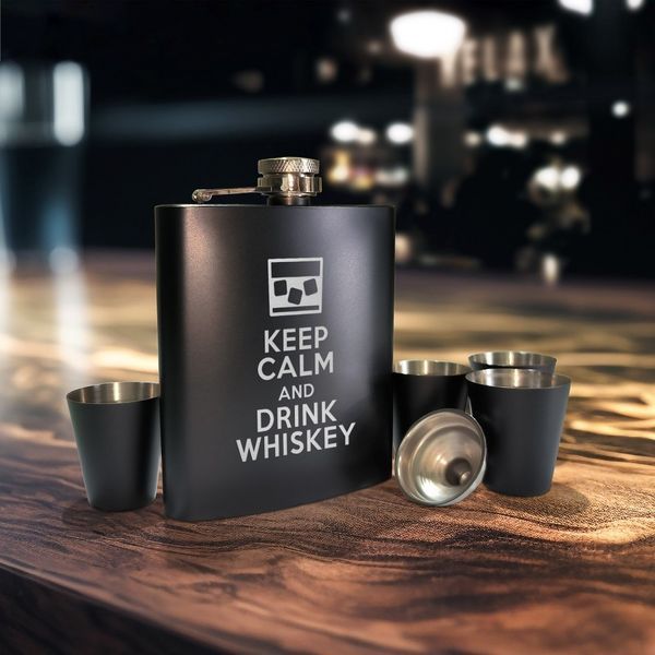 Набір чорна фляга з чарками "Keep calm and drink whiskey", Дерев'яна подарункова коробка з гравіюванням 2603900713 фото